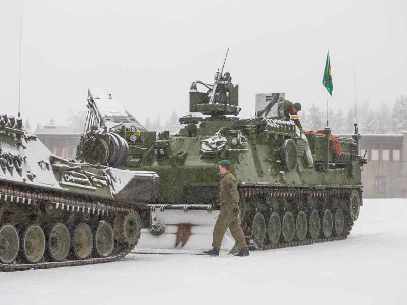 2018-12-19-bergingspanservogn-overfort-haeren2-forsvaret