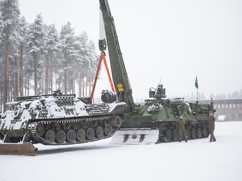 2018-12-19-bergingspanservogn-overfort-haeren3-forsvaret