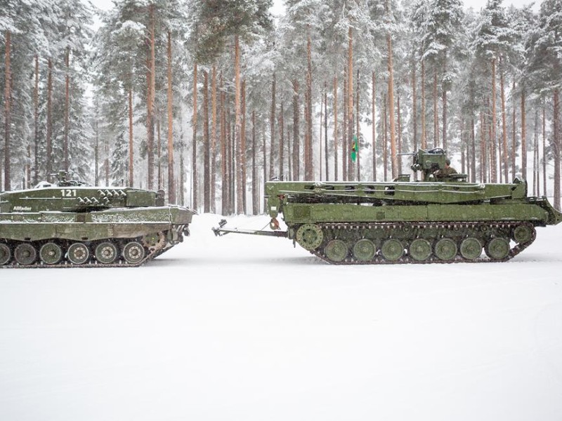 2018-12-19-bergingspanservogn-overfort-haeren4-forsvaret