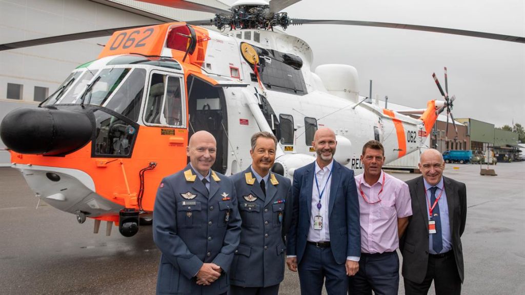Fra venstre: Brigader Charles Svensson, Luftforsvaret, brigader Diederik Kolff, Forsvarsmateriell, administrerende direktør Kongsberg Aviation Maintenance Systems Atle Wøllo, Tim Gilbert, Adrian Bell.