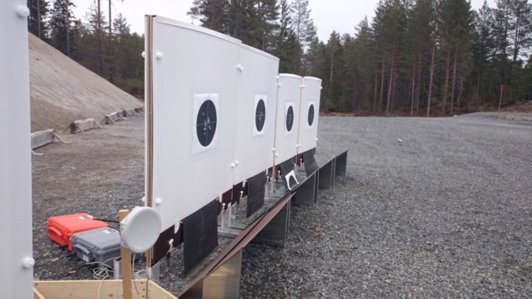 Skivene det skytes på med plater av panserstål
