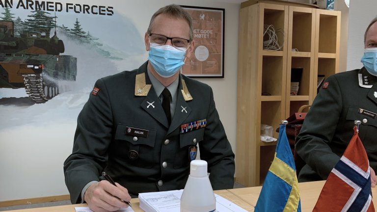 Kontrakt for CV90 Kampstøttevogner signert_Kvalvik_4000x2250
