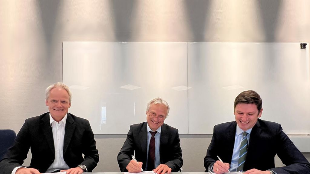 Fra venstre: sjef IKT-kapasiteter Eiliv Ofigsbø i Forsvarsmateriell, Head of finance and controlling IFF Thomas Zellner og Head of IFF and Comms Jan-Freerk Janssen i HENSOLDT Sensors GmbH.
