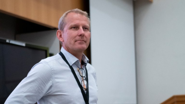 Odd-Arvid Tveit profilbilde i lyseblå skjorte på kontor