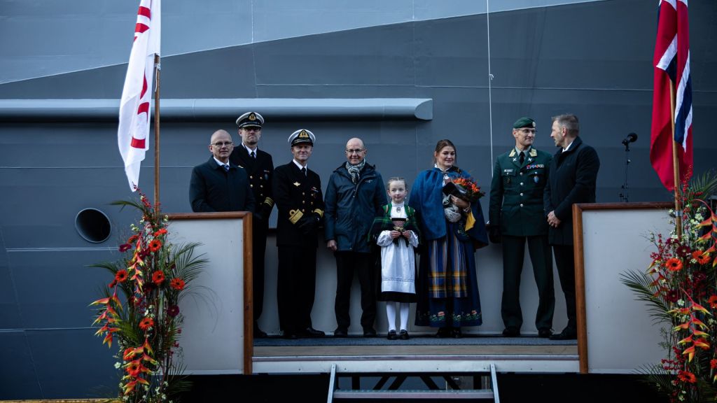 Fiskeri- og havminister Cecilie Myrseth døpte KV Bjørnøya. Foto: Forsvaret / Helene Synes