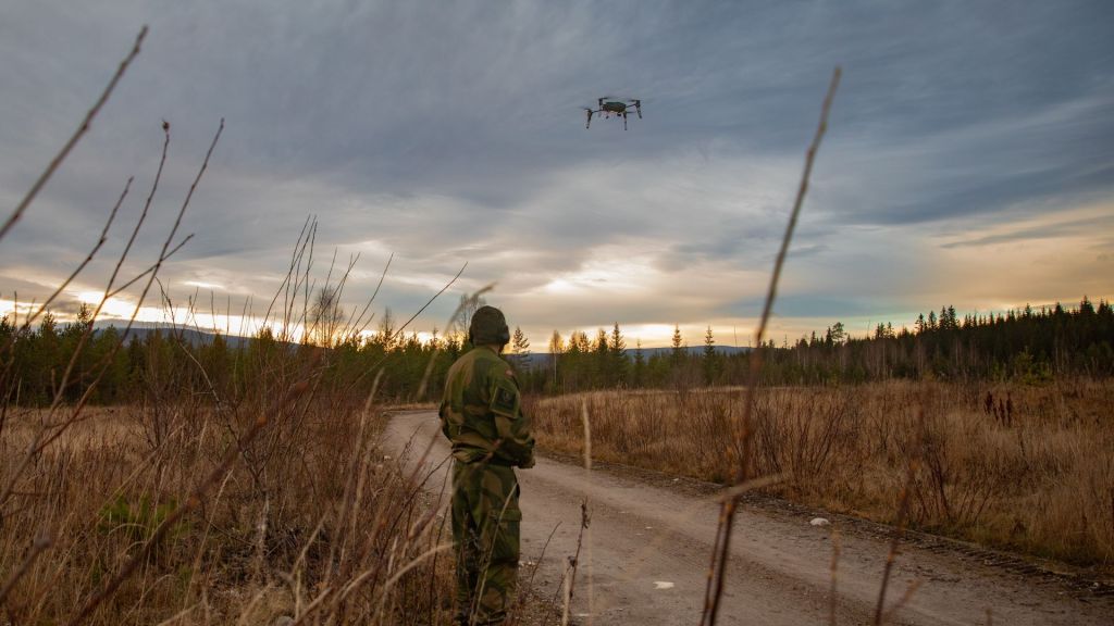 Morgendagens kampenhet flyr droner på Rena. Foto: Synne Nilsson / Forsvaret