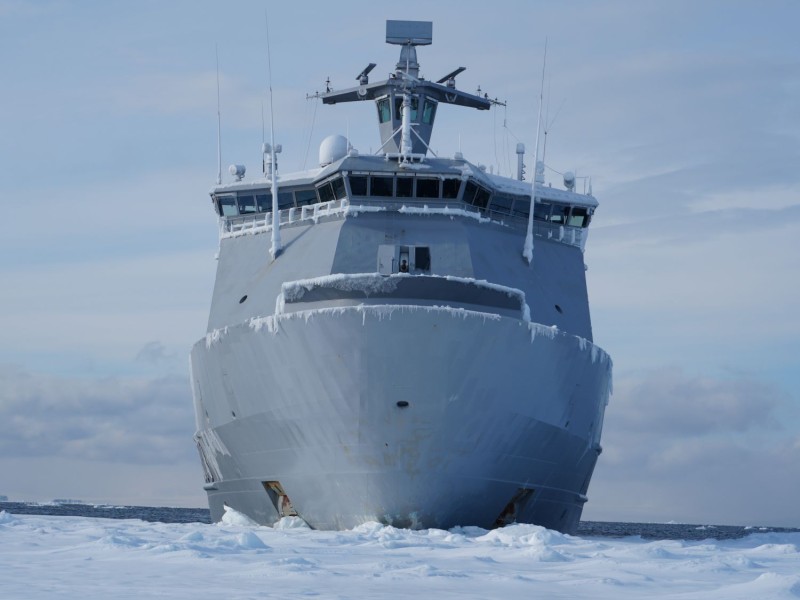 KV Svalbard er tilbake på tokt. Fartøyet er det eneste fartøyet i Forsvaret med isbryterkapasitet. Foto: Forsvarsmateriell   