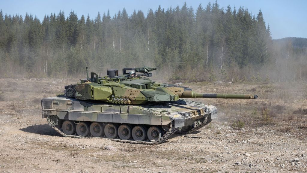 De to første av Norges nye stridsvogner av typen Leopard 2A8 NO er nå på plass i Rena leir i Østerdalen. Foto: Synne Nilsson / Forsvaret