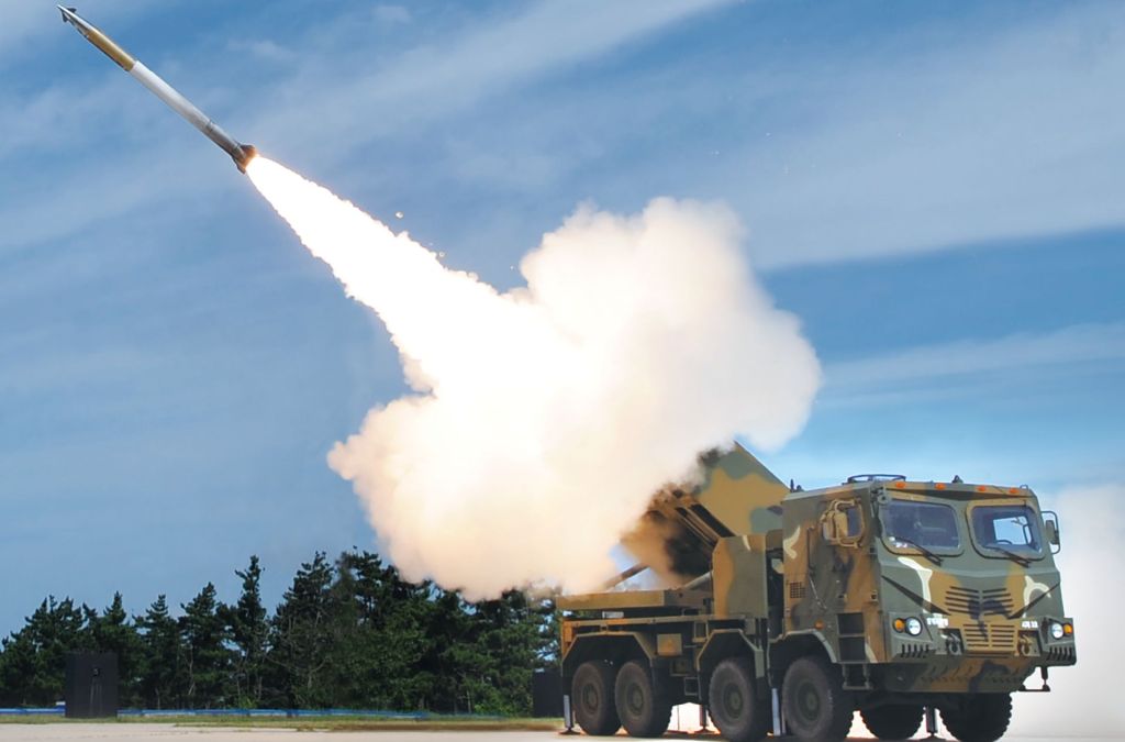 Kontrakten med Hanwha Aerospace inkluderer mobile utskytningsenheter, et betydelig antall presisjonsmissiler, opplæringsprogrammer og logistisk understøttelse. Foto: Hanwha Aerospace 