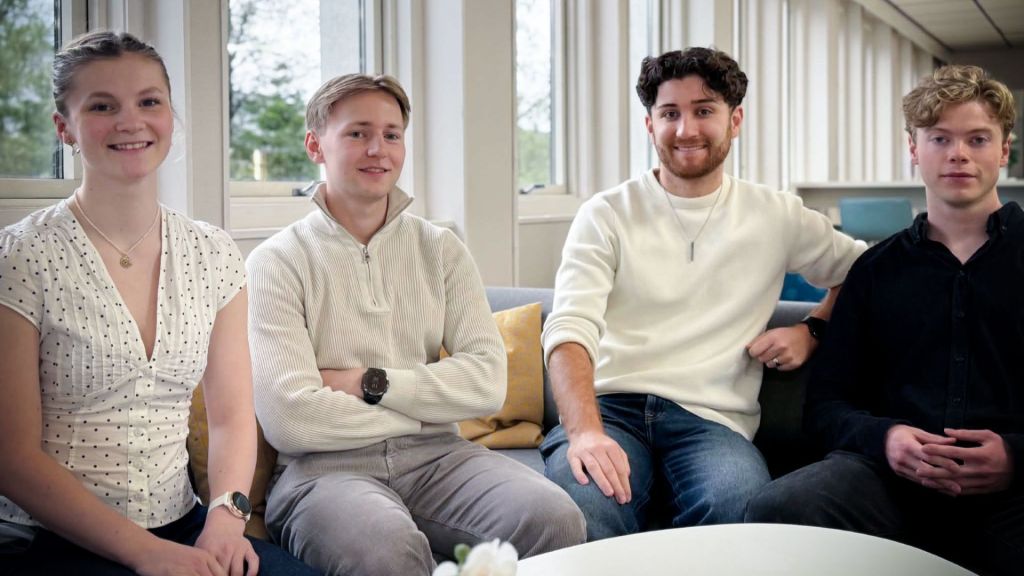 Fra venstre: Maria Tufto Krag, Jakob Mygland, Kevin Handal og Kristian L. Holdhus. Foto: Forsvarsmateriell