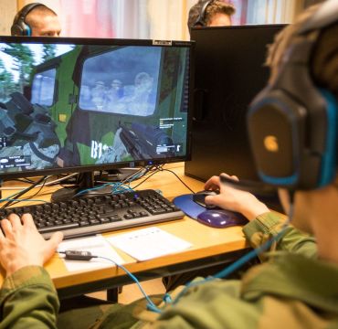 Med denne kontrakten vil Forsvaret kunne utvide bruken av simulert trening betydelig. Foto: Philip Karlsen Mc Gowan / Forsvaret