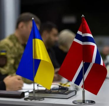 MoD_ukrainsk og norsk flagg