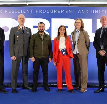 Signerende parter under arrangementet i Kyiv. Foto: DOT