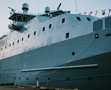 Av hensyn til beredskap og forsyningssikkerhet og for å sikre kompetansen i Norge, var det kun norske verft som fikk delta i konkurransen om å bygge fartøyene.