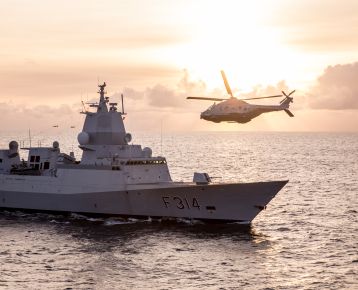 NH90 lander på KNM Thor Heyerdahl i forbindelse med øvelse Flotex 2017. (Foto: Forsvaret)