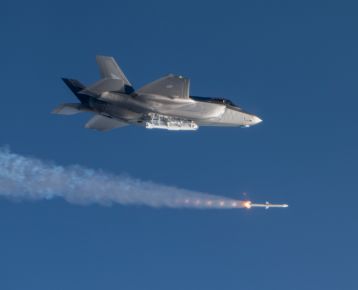 Første skarpskyting med luft til luft-missilet AIM120 AMRAAM fra F-35 i Norge, ved Halten skytefelt. (Foto: Helge Hopen/Forsvaret)