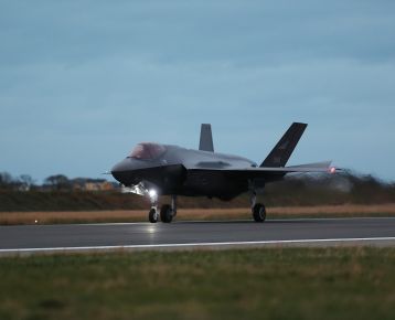 F-35 landet for første gang på Ørland flystasjon 3. november 2017. Flyene ble fløyet av amerikanske piloter fra US Air Force. (Foto: Torbjørn Kjosvold)