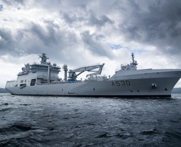 KNM «Maud» i Oslofjorden på vei til Revierkaia. (Foto: Martin Giskegjerde/Forsvaret)