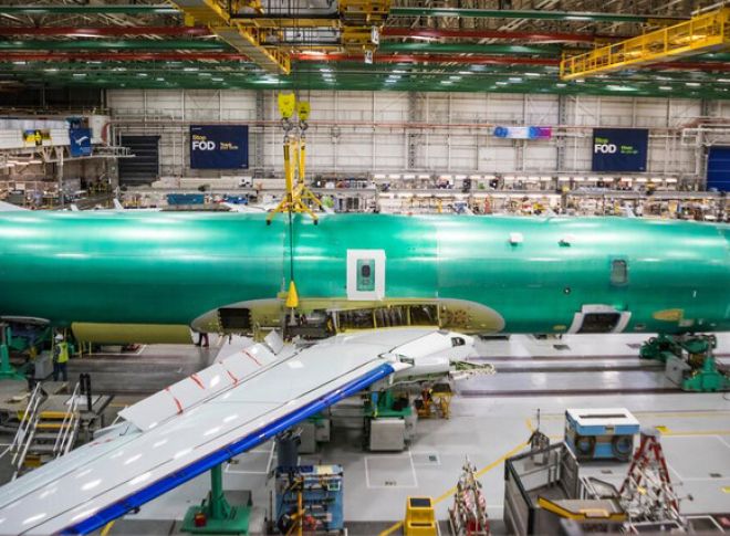 Her for Norges første P8-fly montert vingene sine på Boeings fabrikk.