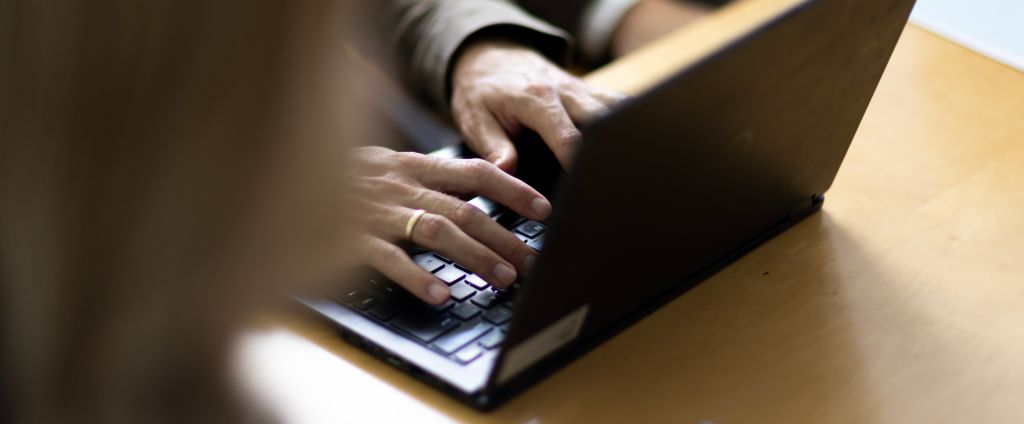 PC_saksomslag_dokumenter_møte_mann_giftering_2_Foto_Forsvarsmateriell