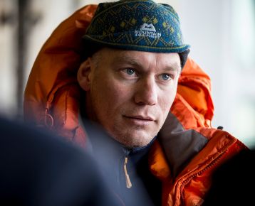 – Å forske på hvordan vi kan forbedre kommunikasjonsløsningene nord for 81 grader; det kan man bare teste ett sted – i Arktis. Det blir ikke mer gøy enn det, sier sambandsingeniør Vidar Madsen.